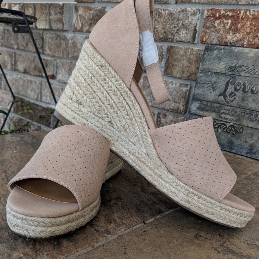 NWT a.n.a wedge